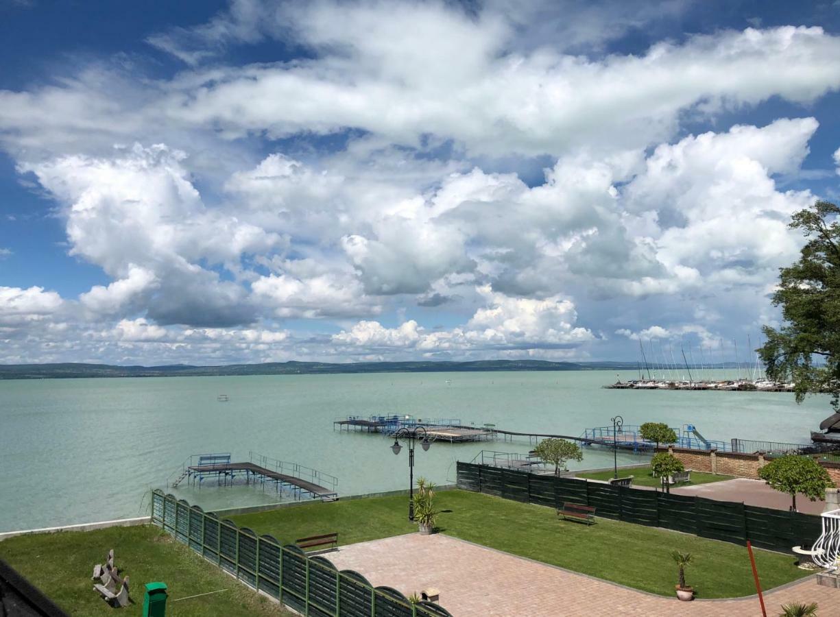 Hullam Apartman บาลาตอนแลลเล ภายนอก รูปภาพ