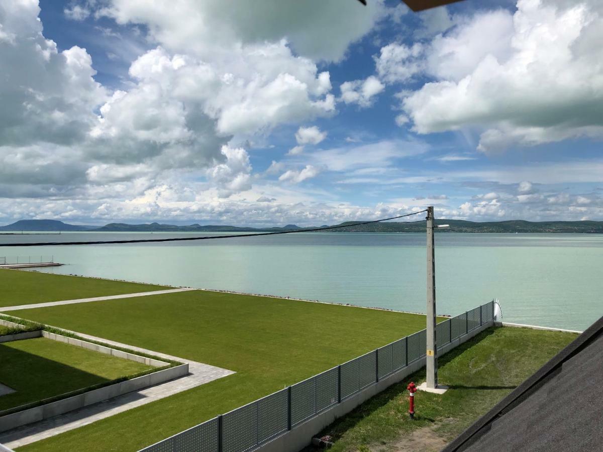 Hullam Apartman บาลาตอนแลลเล ภายนอก รูปภาพ