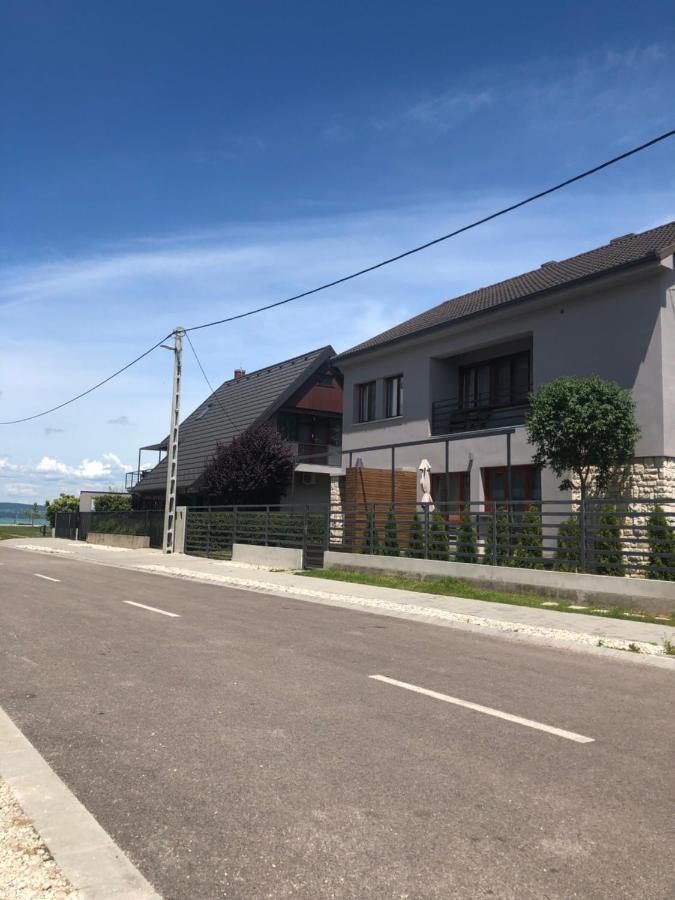 Hullam Apartman บาลาตอนแลลเล ภายนอก รูปภาพ